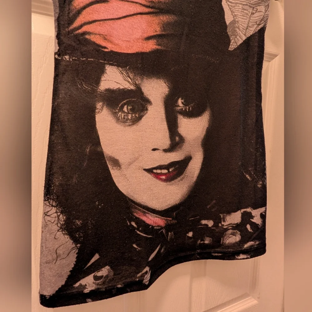 Disney Alice in Wonderland Gray Graphic T-Shirt Size S - Picture 2 of 5